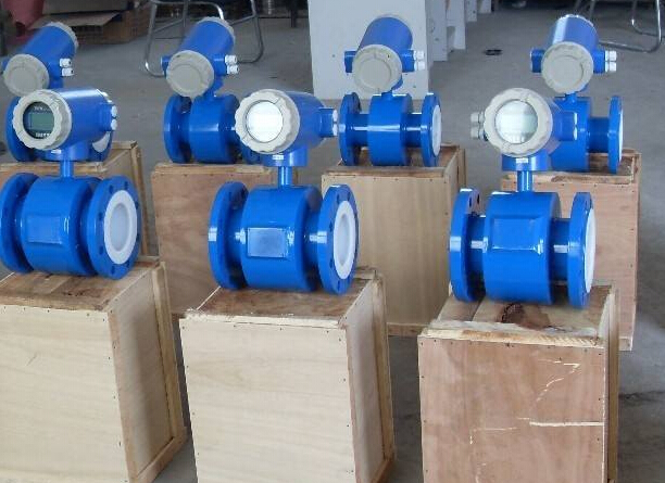 Electromagnetic flowmeter power